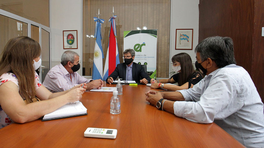 reunión por la ampliación de Red de agua, pozos y tanque